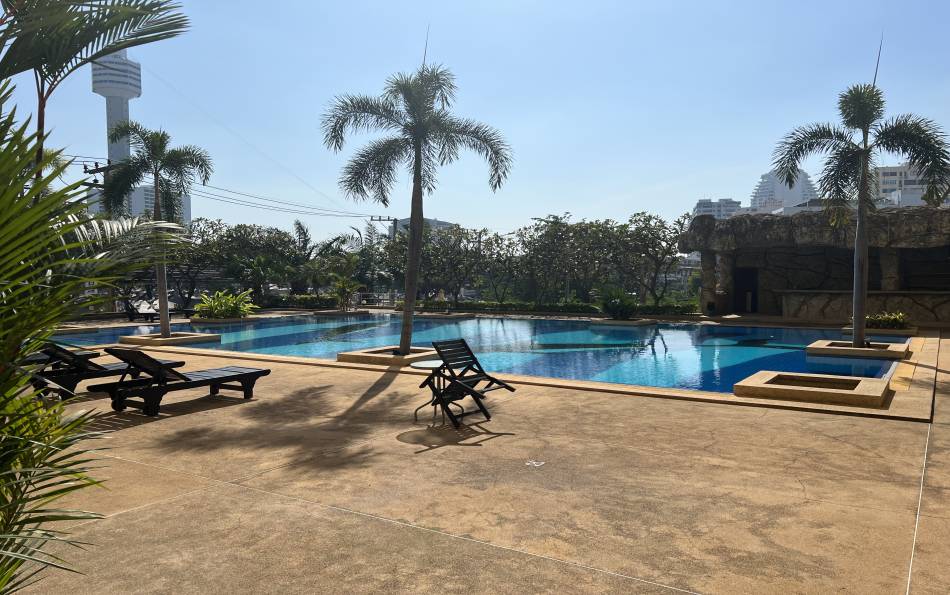 Ground floor condo for sale Pattaya, Pool access condo for sale on Pratumnak, Condos for sale in View Talay Residence 5,  Pratumnak Real Estate, Pattaya Real Estate, Property Excellence, leading Pattaya Real Estate Agent
