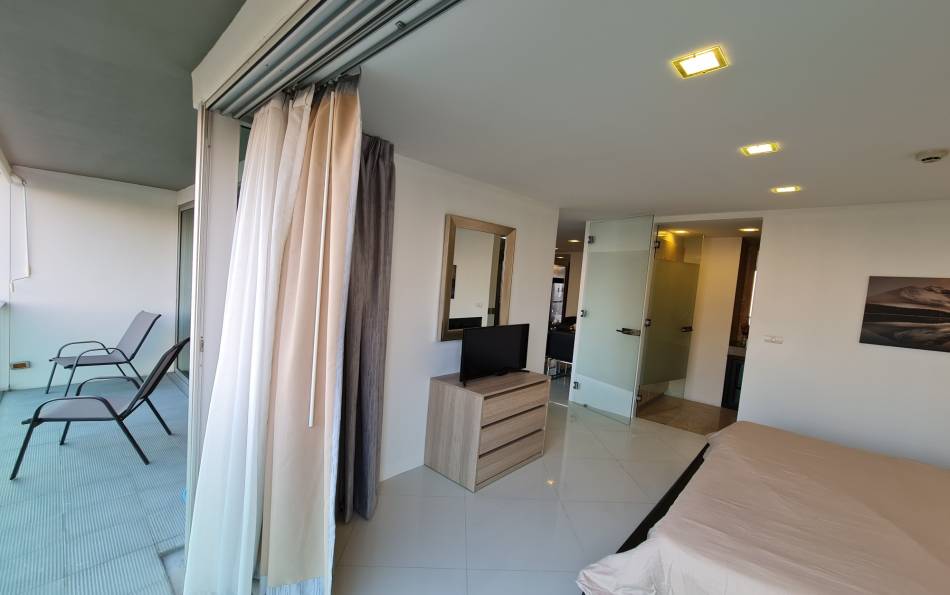 2 bedroom condo for sale at Wongamat Beach, beachfront condo for sale Pattaya, Wongamat condo for sale, Pattaya Real Estate, Real Estate Agency Pattaya, Leading Real Estate Agency Pattaya