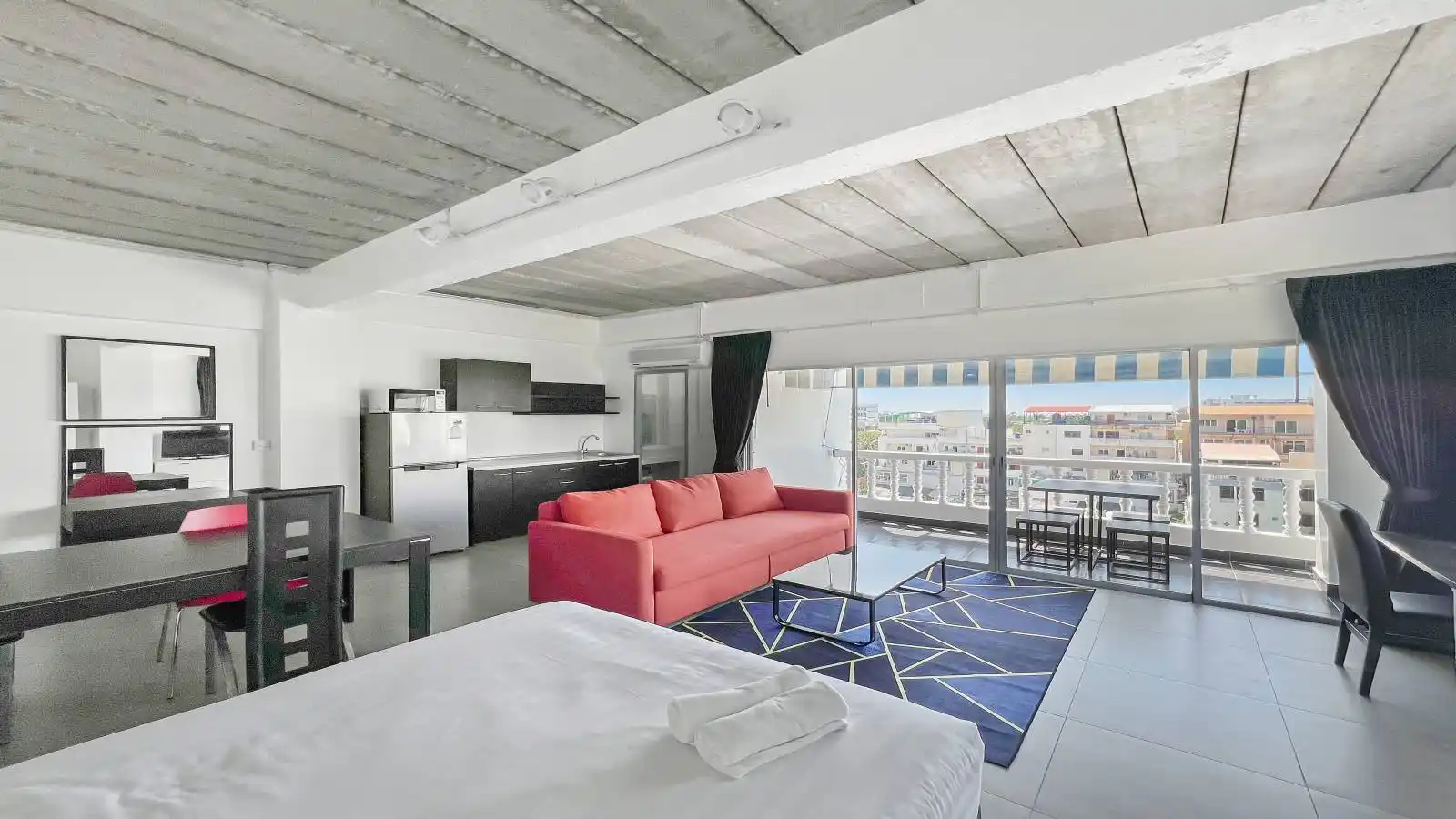 Cheap studio on Pratumnak for rent, Pratumnak Real Estate Agency, Property Excellence