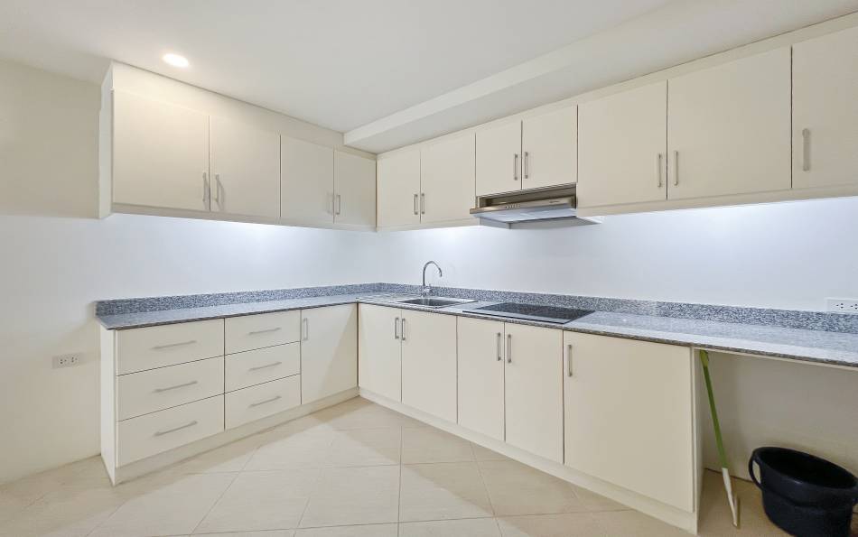 Cheap Condo on Pratumnak for sale, Executive Residence 4 Pattaya, Pattaya Real Estate, Spacious 1 bedroom condo on Pratumnak, Property Excellence