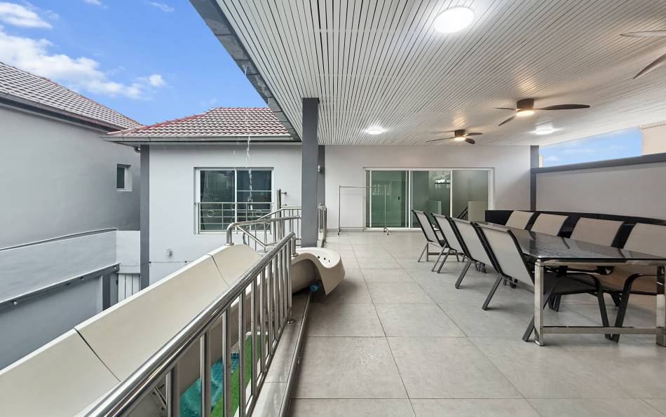 Pattaya, 5 Bedrooms Bedrooms, 0 ,4 BathroomsBathrooms,House,For Rent,0,2033