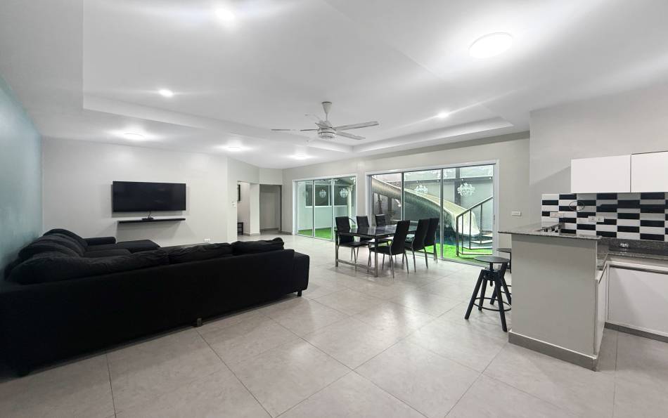 Pattaya, 5 Bedrooms Bedrooms, 0 ,4 BathroomsBathrooms,House,For Rent,0,2033