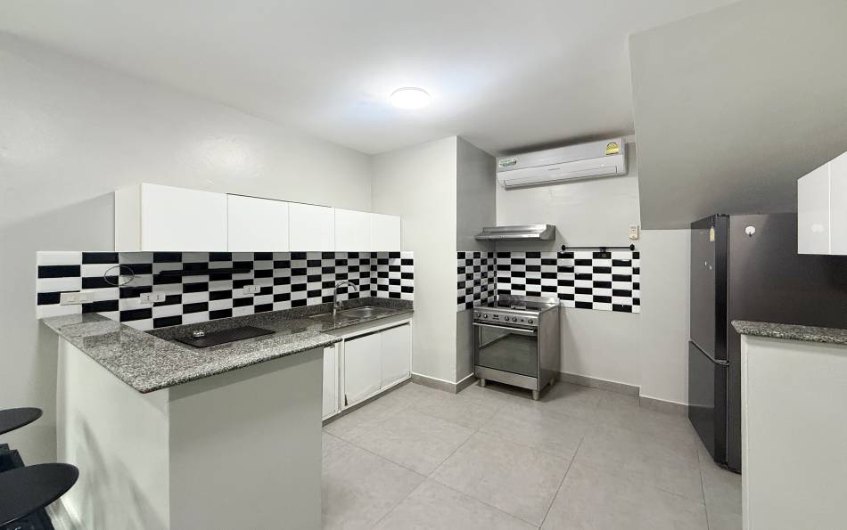 Pattaya, 5 Bedrooms Bedrooms, 0 ,4 BathroomsBathrooms,House,For Rent,0,2033