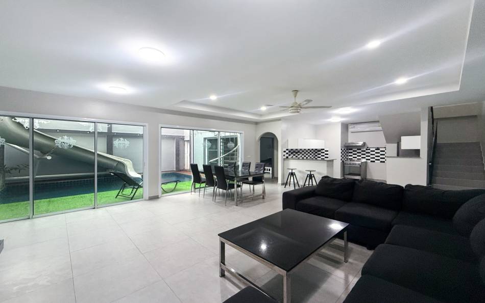 Pattaya, 5 Bedrooms Bedrooms, 0 ,4 BathroomsBathrooms,House,For Rent,0,2033
