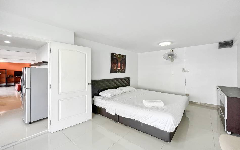 Spacious 2 bedroom condo Pratumanak, Pattaya condo for sale, Condo for sale Pratumnak, Property Agency Pratumnak