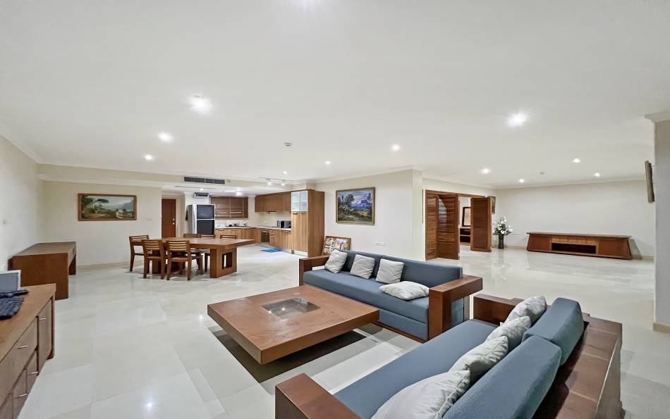 Very large condo for sale on Pratumnak, 2 bedroom condo for sale Pratumnak, Executive Residence 1 condo for sale, Property Excellence, Real Estate Pattaya