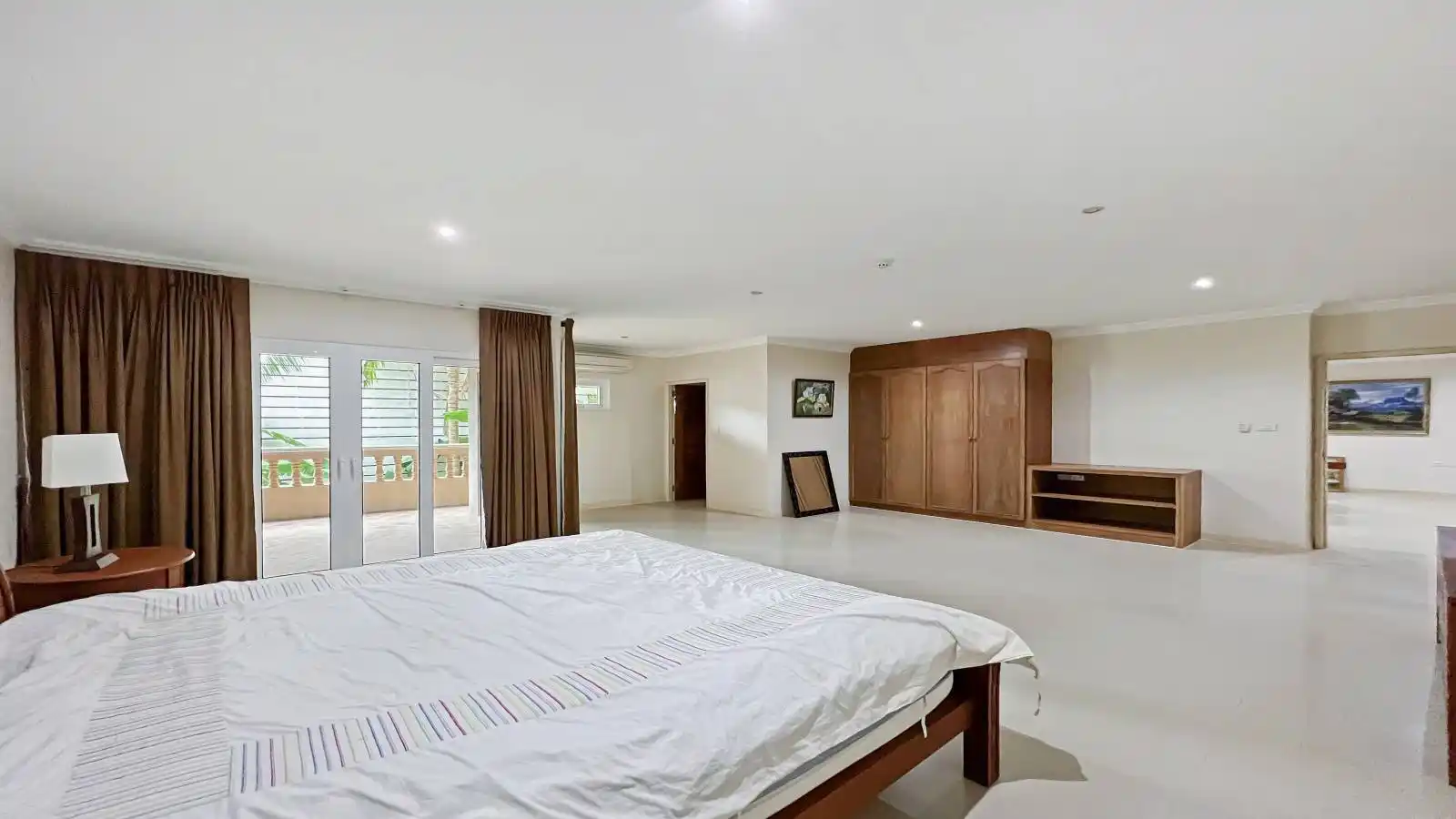 Very large condo for sale on Pratumnak, 2 bedroom condo for sale Pratumnak, Executive Residence 1 condo for sale, Property Excellence, Real Estate Pattaya