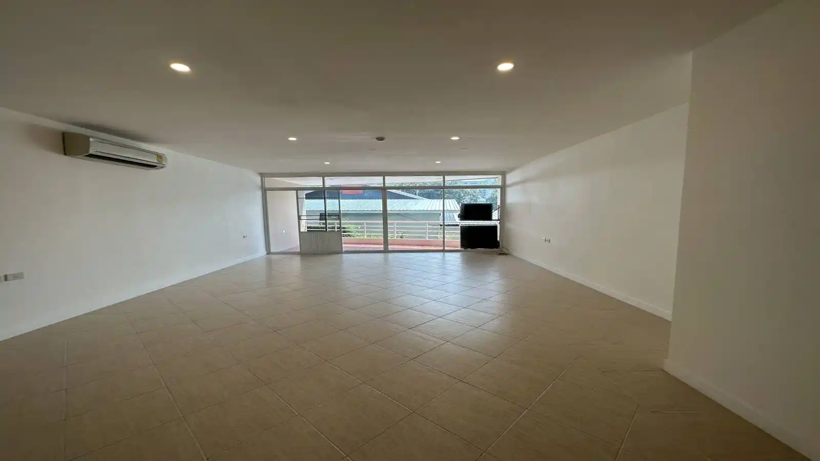 Condo for sale on Pratumnak, Executive Residence 4 condo for sale, ground floor condo for sale in Pattaya, Pratumnak condo for sale, Property Excellence