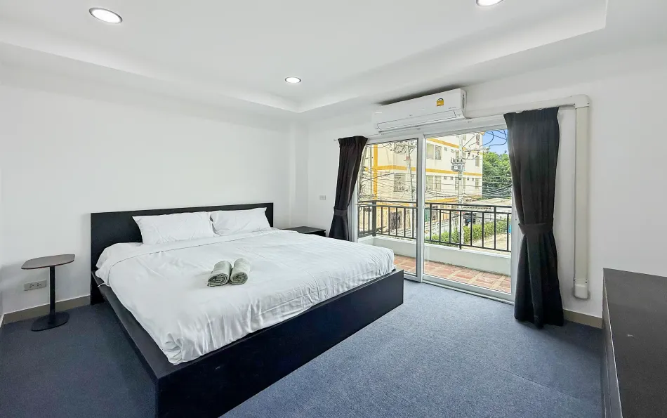 Pattaya, 4 Bedrooms Bedrooms, 0 ,2 BathroomsBathrooms,House,For Rent,0,2168