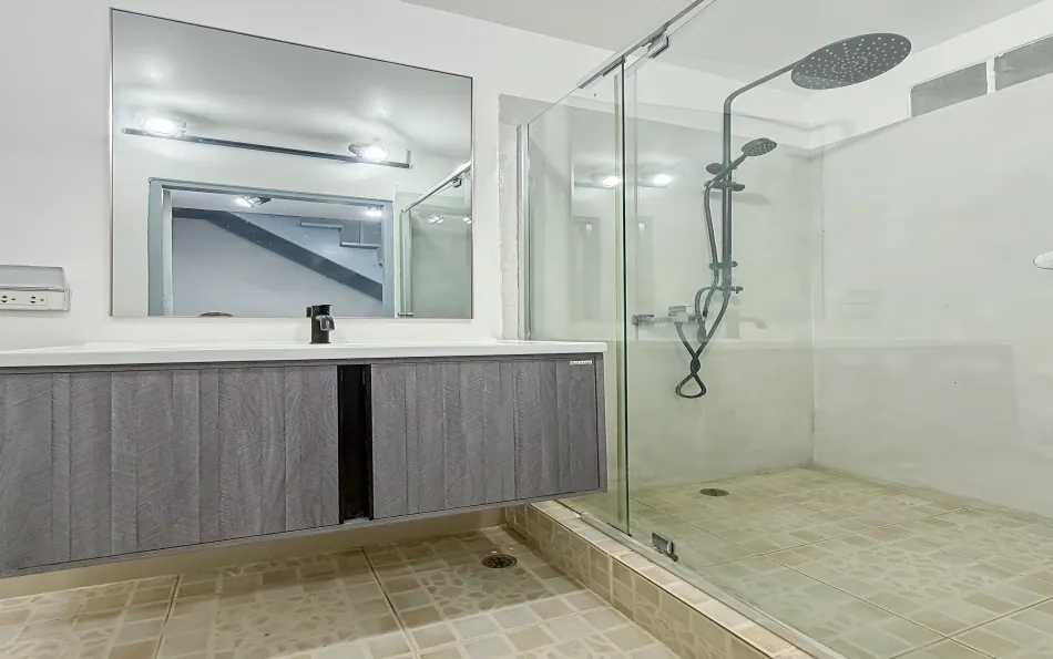 Pattaya, 4 Bedrooms Bedrooms, 0 ,2 BathroomsBathrooms,House,For Rent,0,2168