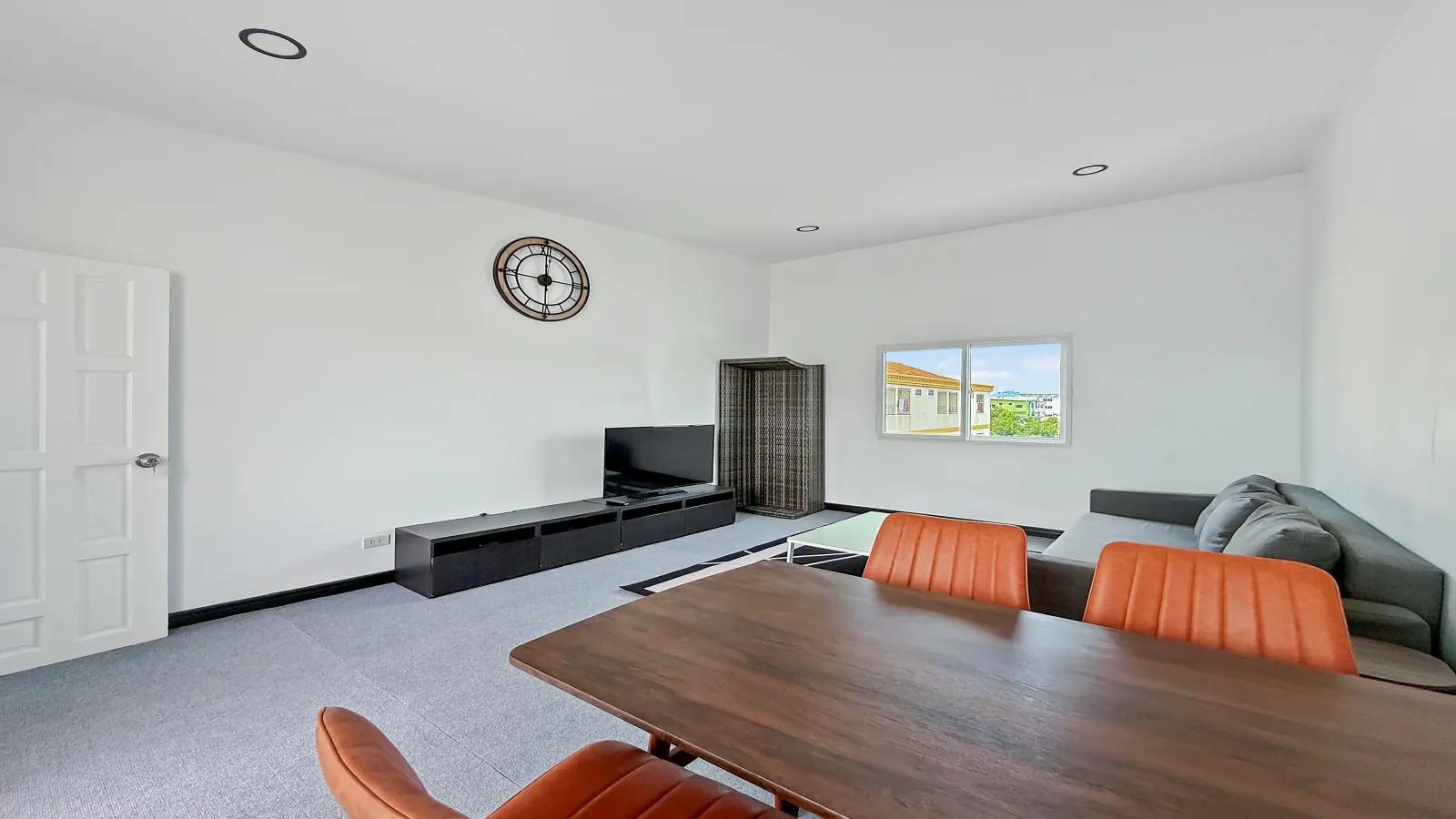 Pattaya, 4 Bedrooms Bedrooms, 0 ,2 BathroomsBathrooms,House,For Rent,0,2168