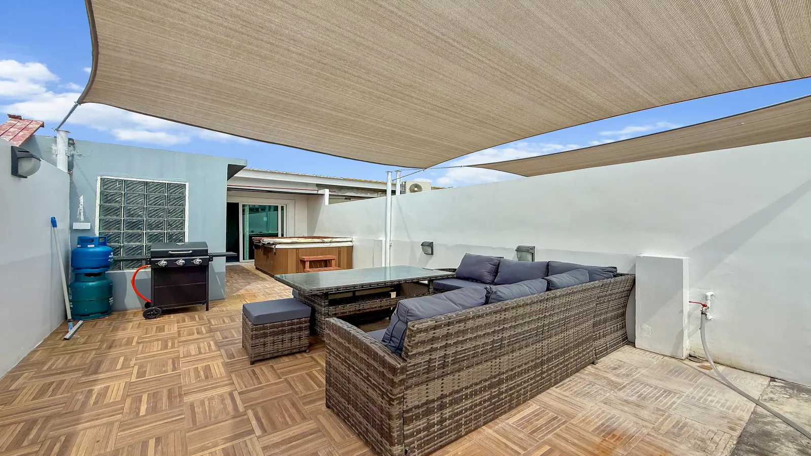 Pattaya, 4 Bedrooms Bedrooms, 0 ,2 BathroomsBathrooms,House,For Rent,0,2168