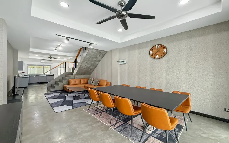 Pattaya, 4 Bedrooms Bedrooms, 0 ,2 BathroomsBathrooms,House,For Rent,0,2168