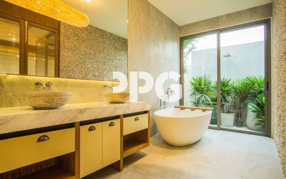 Phuket, 4 Bedrooms Bedrooms, ,4 BathroomsBathrooms,House,For Sale,2330