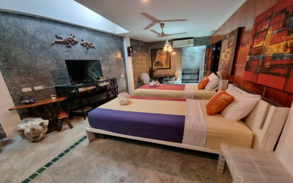 Phuket, 17 Bedrooms Bedrooms, ,18 BathroomsBathrooms,Guest house,For Sale,2421