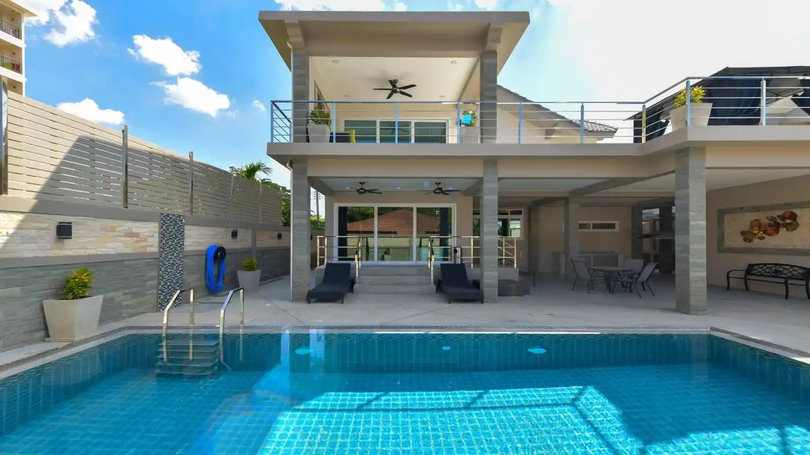 Pattaya, 5 Bedrooms Bedrooms, 0 ,5 BathroomsBathrooms,House,For Rent,0,2636