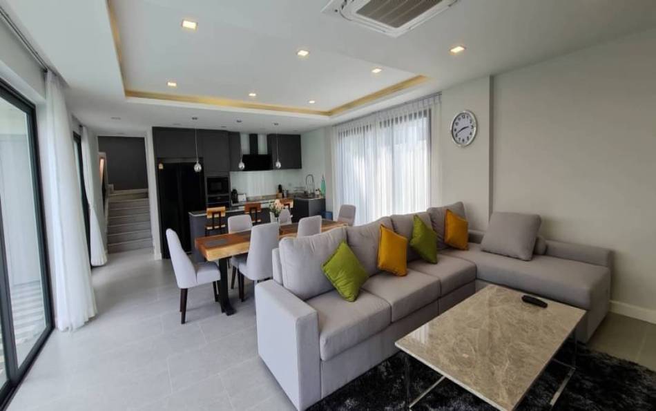 Pattaya, 4 Bedrooms Bedrooms, ,5 BathroomsBathrooms,House,For Rent,2651