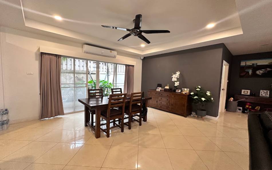 Pattaya, 4 Bedrooms Bedrooms, ,2 BathroomsBathrooms,House,For Sale,2658