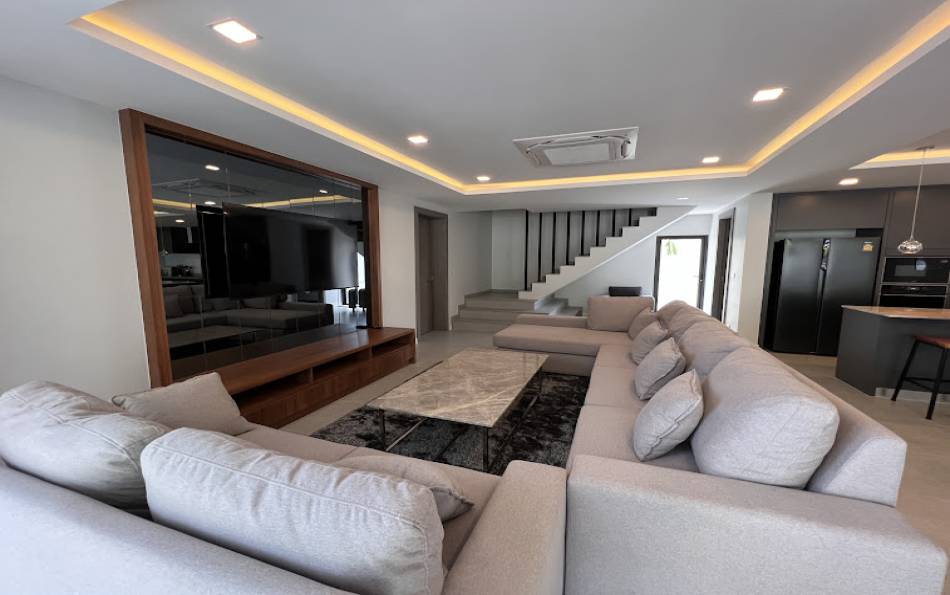 Pattaya, 5 Bedrooms Bedrooms, ,4 BathroomsBathrooms,House,For Sale,2661