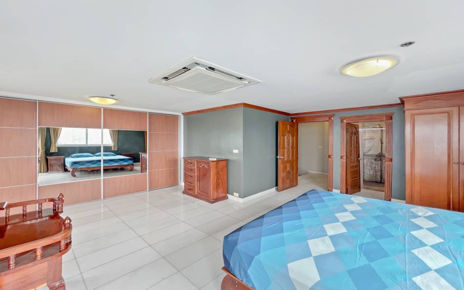 Pattaya, 4 Bedrooms Bedrooms, ,3 BathroomsBathrooms,Condo,For Sale,14,2676
