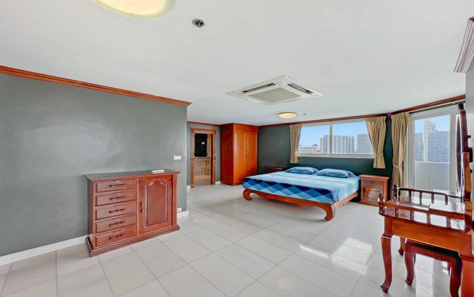 Pattaya, 4 Bedrooms Bedrooms, ,3 BathroomsBathrooms,Condo,For Sale,14,2676