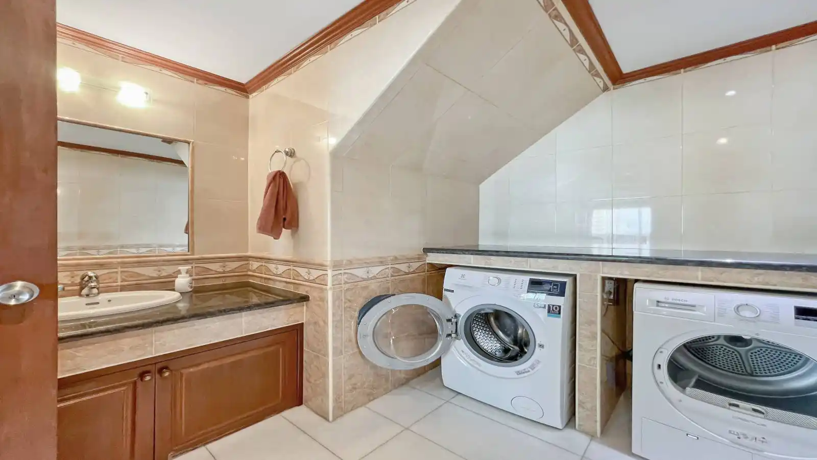 Pattaya, 4 Bedrooms Bedrooms, ,3 ห้องน้ำห้องน้ำ,คอนโด,ขาย,14,2676