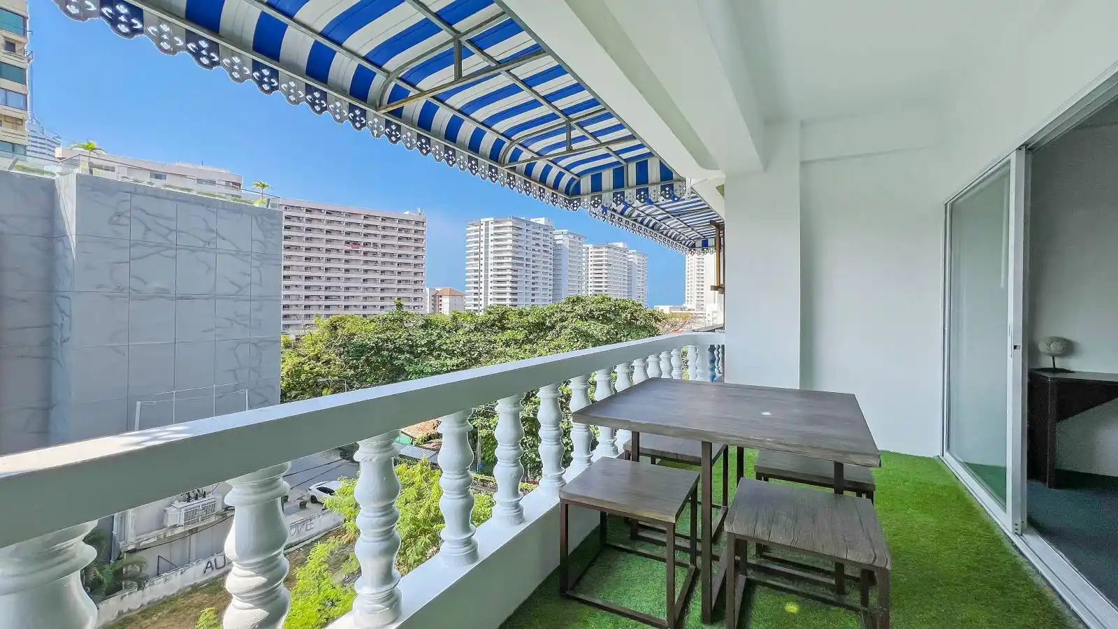 Two 40 sqm studio condos in Pattaya for sale together at 2.2M THB. Company owned, rental income 18,000 THB/month, strong 9.8% yield or live in one unit.