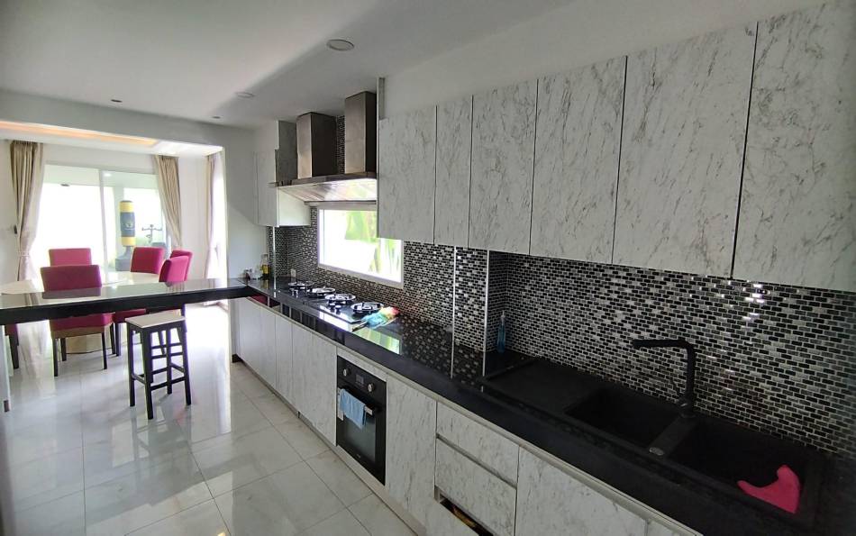 Pattaya, 4 Bedrooms Bedrooms, ,3 BathroomsBathrooms,House,SOLD,2722