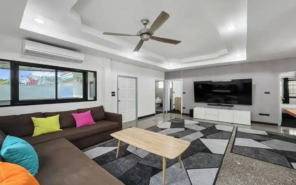 Pattaya, 4 Bedrooms Bedrooms, ,3 BathroomsBathrooms,House,For Rent,2741