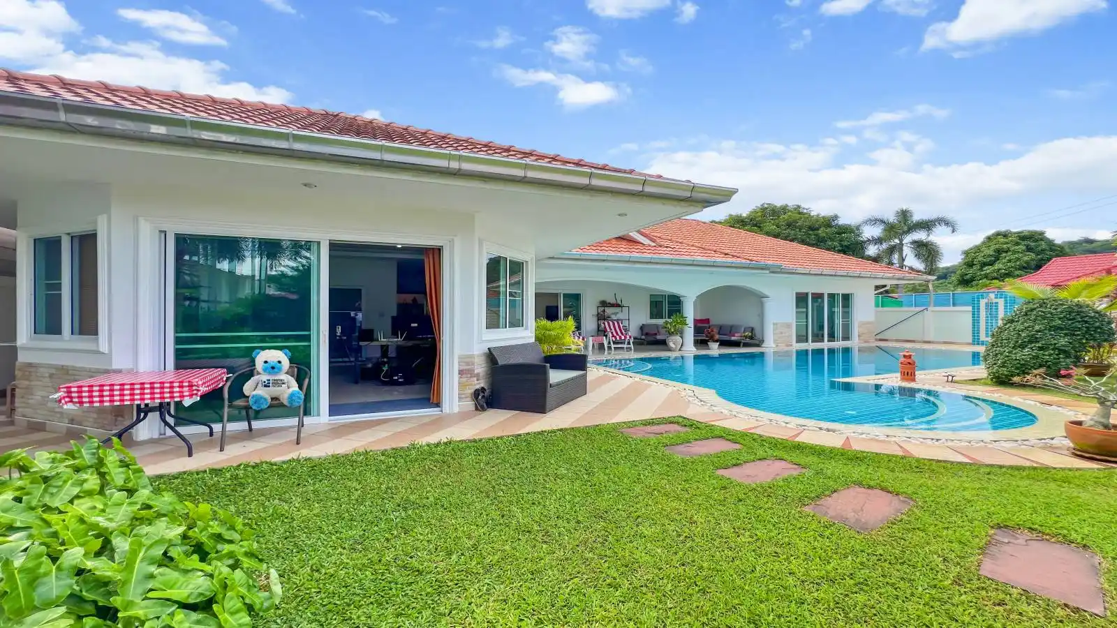 Pattaya, 5 Bedrooms Bedrooms, 0 ,5 BathroomsBathrooms,House,SOLD,0,2754