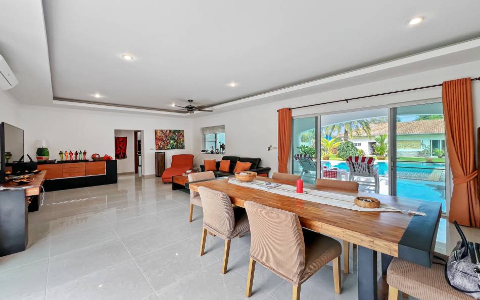 Pattaya, 5 Bedrooms Bedrooms, ,5 BathroomsBathrooms,House,For Sale,2754