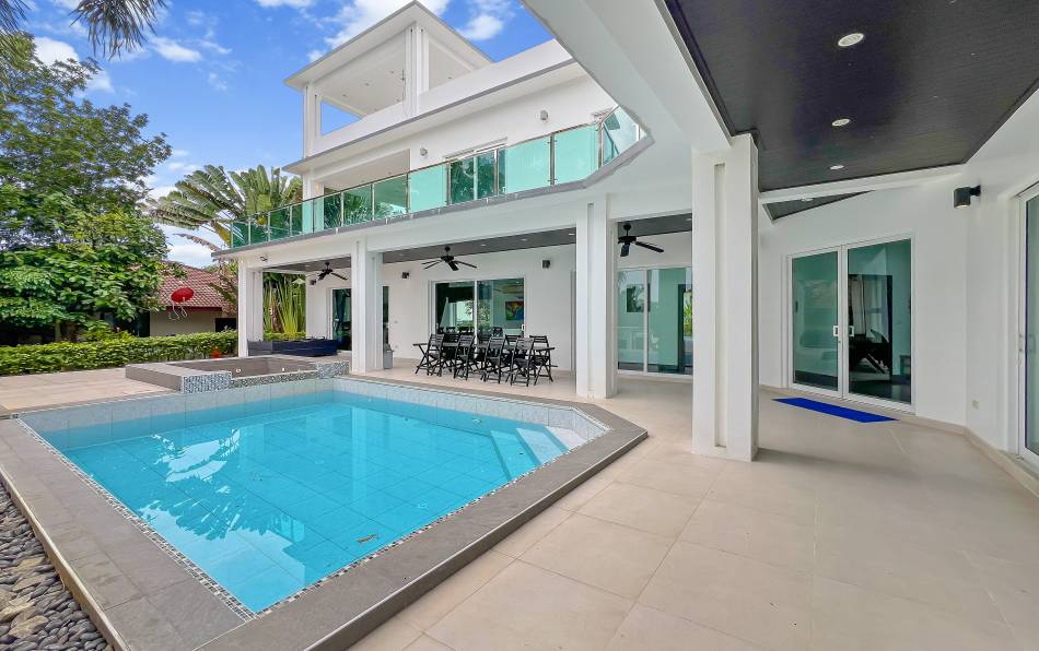 Pattaya, 9 Bedrooms Bedrooms, ,9 BathroomsBathrooms,House,For Sale,2798