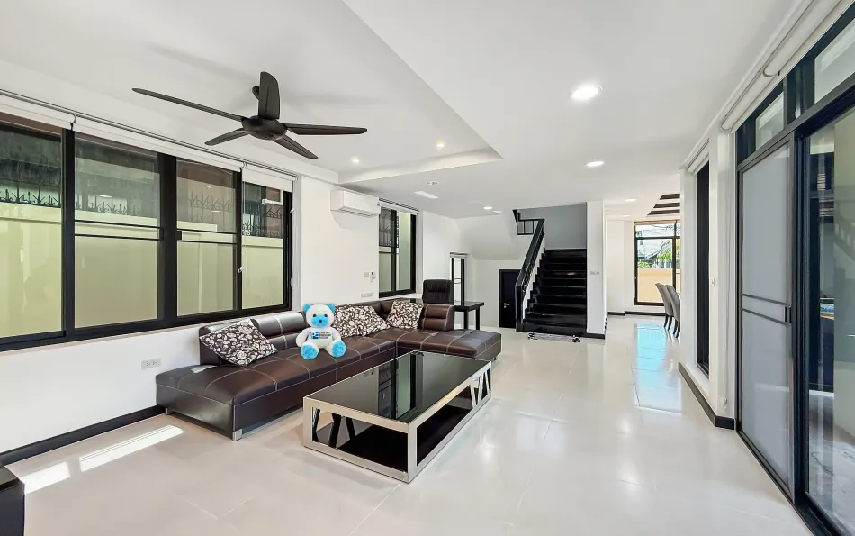 Pattaya, 4 Bedrooms Bedrooms, 0 ,5 BathroomsBathrooms,House,For Sale,0,2807