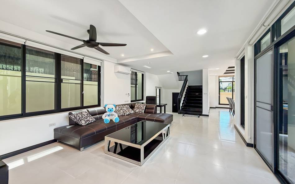 Pattaya, 4 Bedrooms Bedrooms, ,5 BathroomsBathrooms,House,For Sale,2807