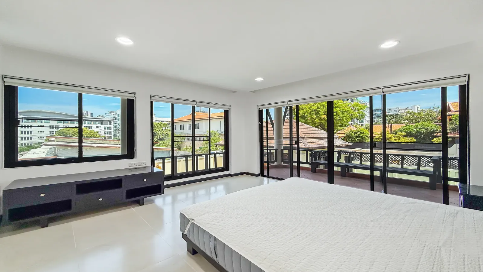 Pattaya, 4 Bedrooms Bedrooms, 0 ,5 BathroomsBathrooms,House,For Rent,0,2808