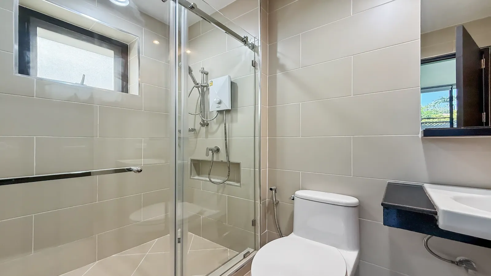 Pattaya, 4 Bedrooms Bedrooms, 0 ,5 BathroomsBathrooms,House,For Rent,0,2808