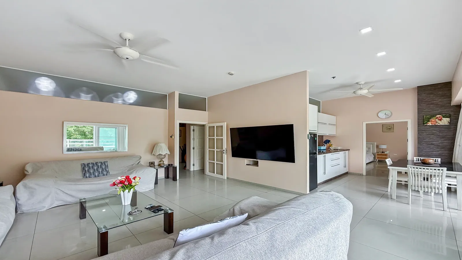 Pattaya, 3 Bedrooms Bedrooms, 0 ,2 BathroomsBathrooms,Condo,For Rent,2,2819