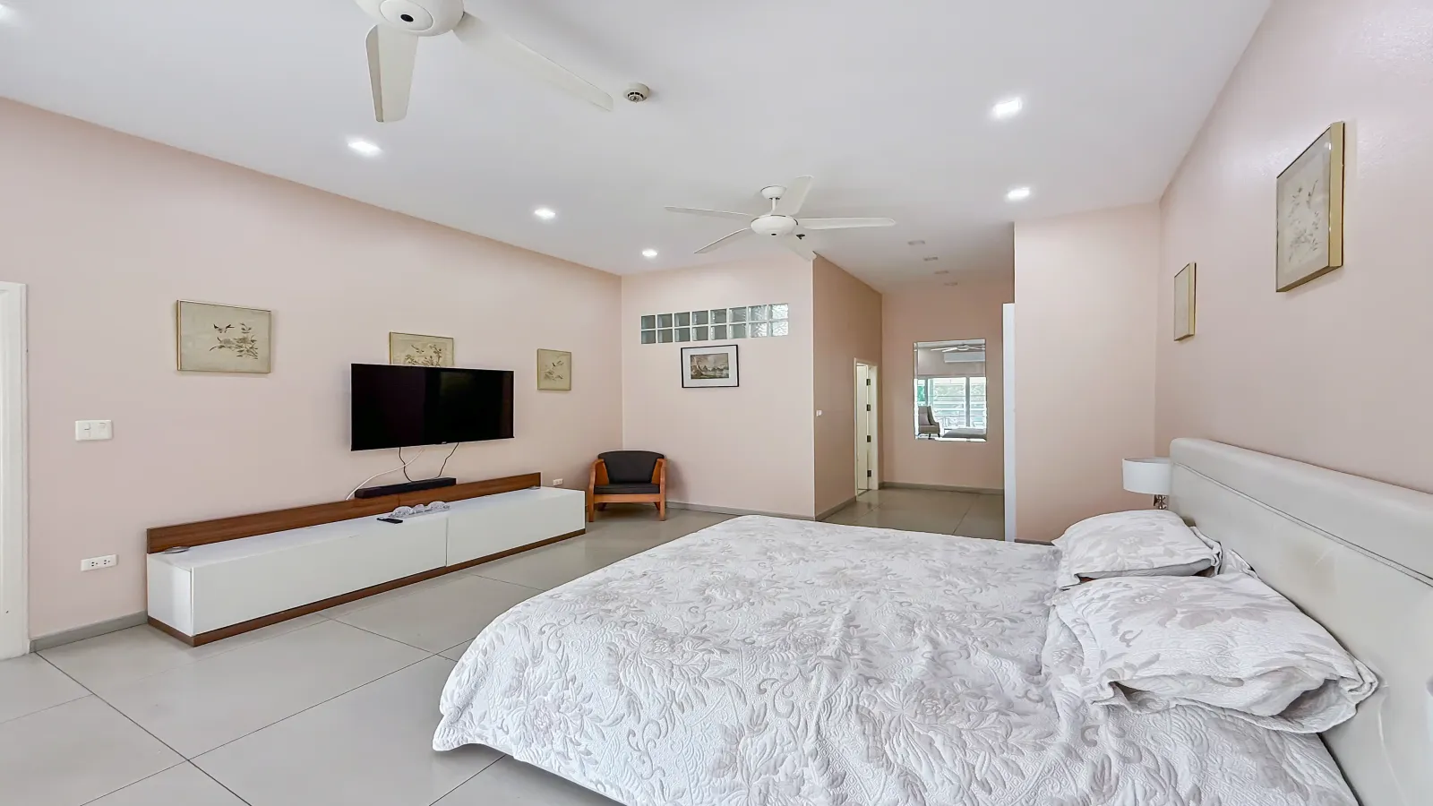 Pattaya, 3 Bedrooms Bedrooms, 0 ,2 BathroomsBathrooms,Condo,For Rent,2,2819