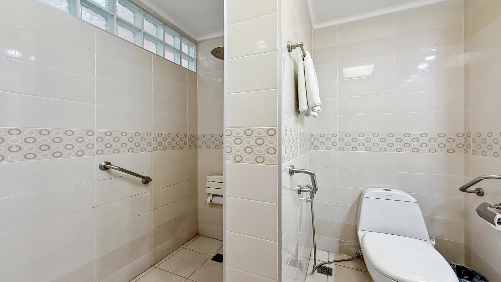 Pattaya, 3 Bedrooms Bedrooms, 0 ,2 BathroomsBathrooms,Condo,For Rent,2,2819