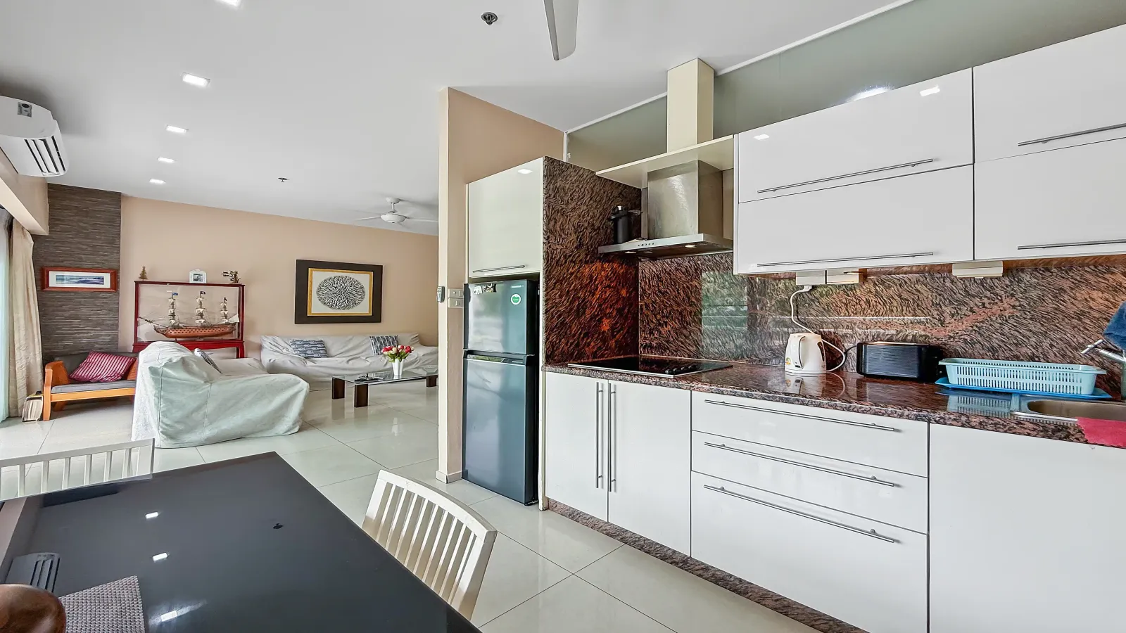 Pattaya, 3 Bedrooms Bedrooms, 0 ,2 BathroomsBathrooms,Condo,For Rent,2,2819