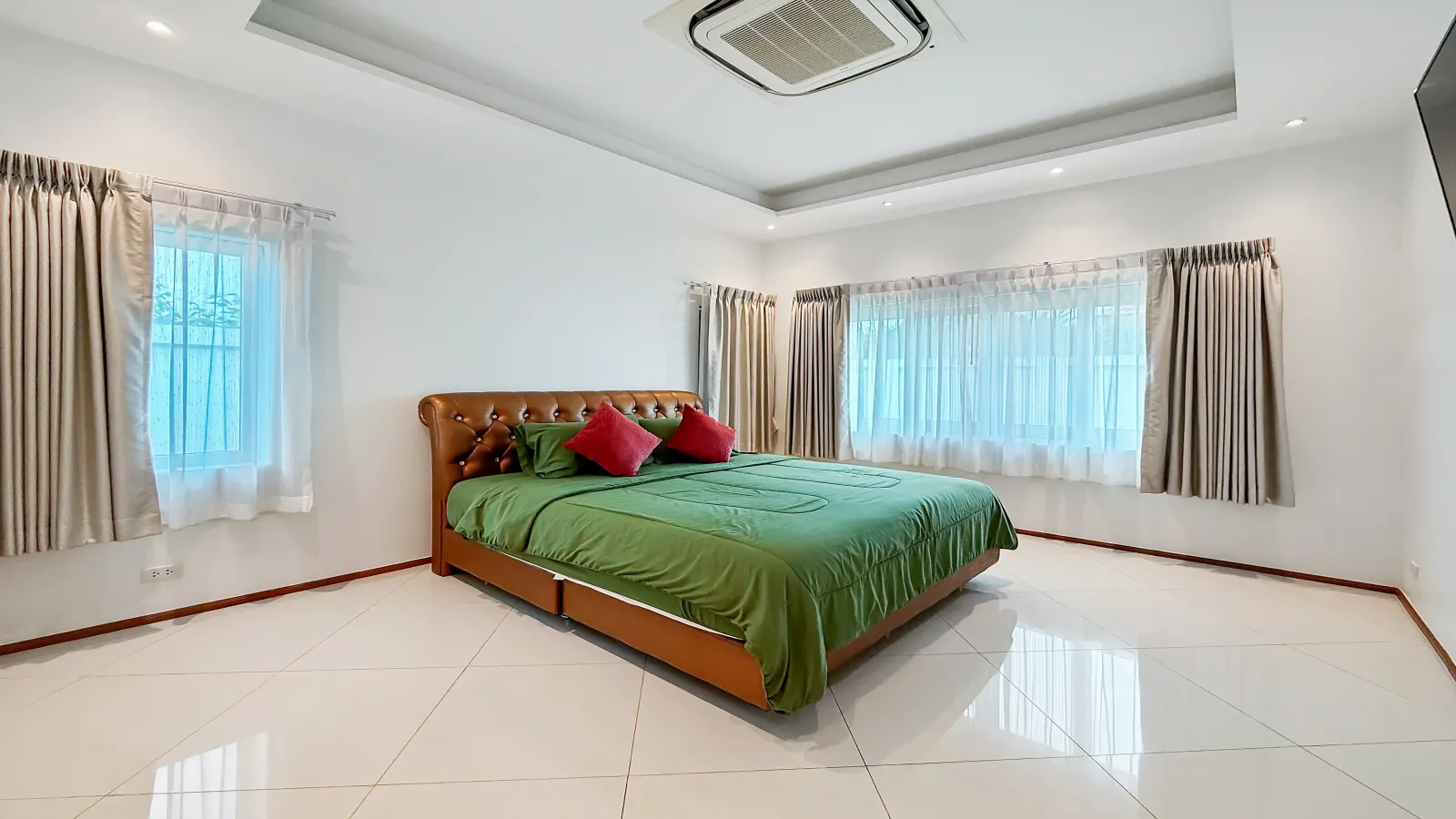 Pattaya, 3 Bedrooms Bedrooms, 0 ,3 BathroomsBathrooms,House,For Rent,0,2842