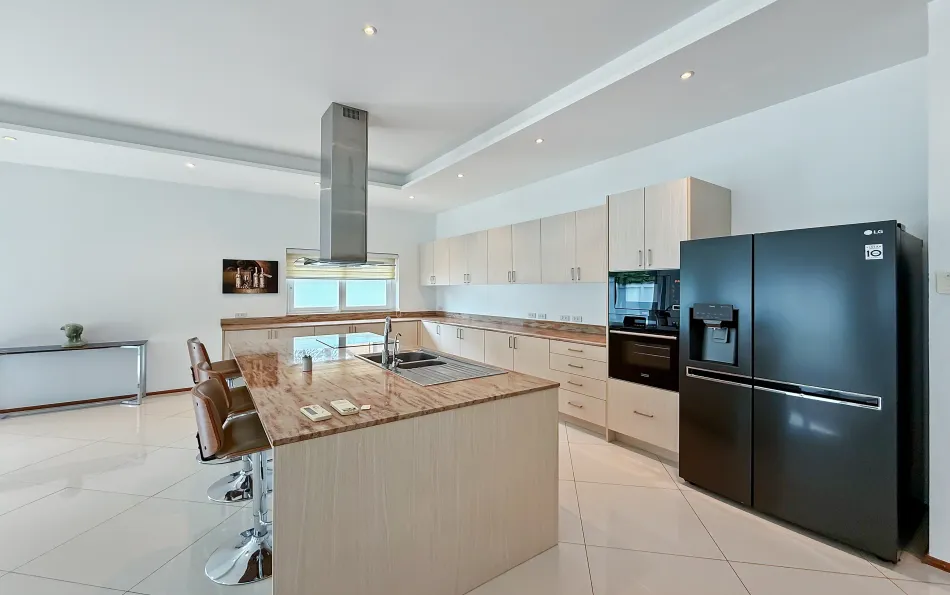 Pattaya, 3 Bedrooms Bedrooms, 0 ,3 BathroomsBathrooms,House,For Rent,0,2842