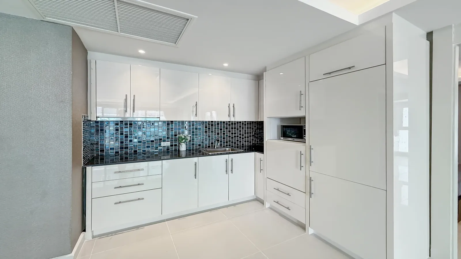 Pattaya, 2 Bedrooms Bedrooms, 0 ,3 BathroomsBathrooms,Condo,For Sale,17,2852