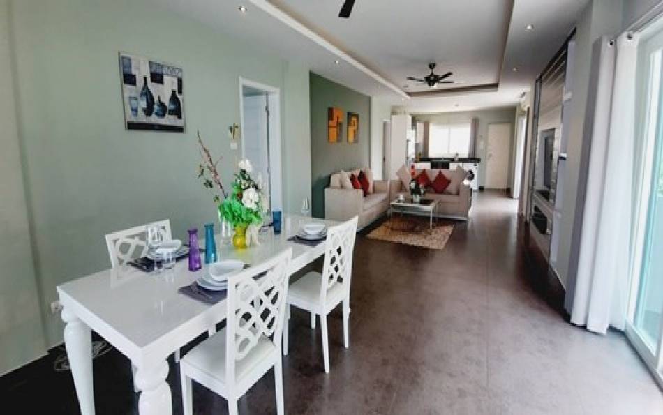 Large condo for sale on Pratumnak, 2 bedroom condo on Pratumnak for sale, Pratumnak Hill properties for sale, condo for sale Pratumnak, condo for sale Pattaya, Pattaya estate agent, Property Excellence