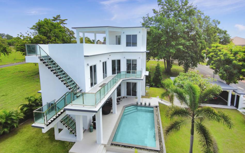 Luxury villa for sale in Pattaya, Phoenix Pattaya house for sale, house for sale Pattaya, luxury real estate Pattaya, Luxury real estate agent Pattaya, Property Excellence