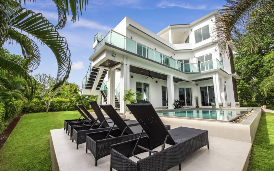 Luxury villa for sale in Pattaya, Phoenix Pattaya house for sale, house for sale Pattaya, luxury real estate Pattaya, Luxury real estate agent Pattaya, Property Excellence