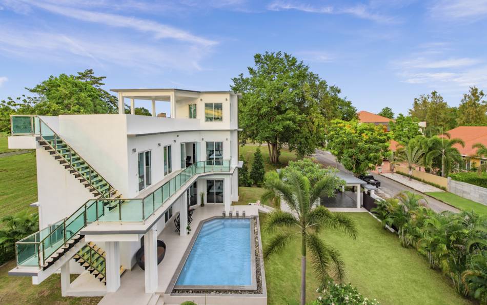 Luxury villa for sale in Pattaya, Phoenix Pattaya house for sale, house for sale Pattaya, luxury real estate Pattaya, Luxury real estate agent Pattaya, Property Excellence