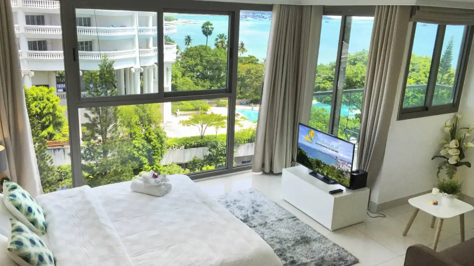 Beachfront, studio, for sale, Wongamat Tower, spacious