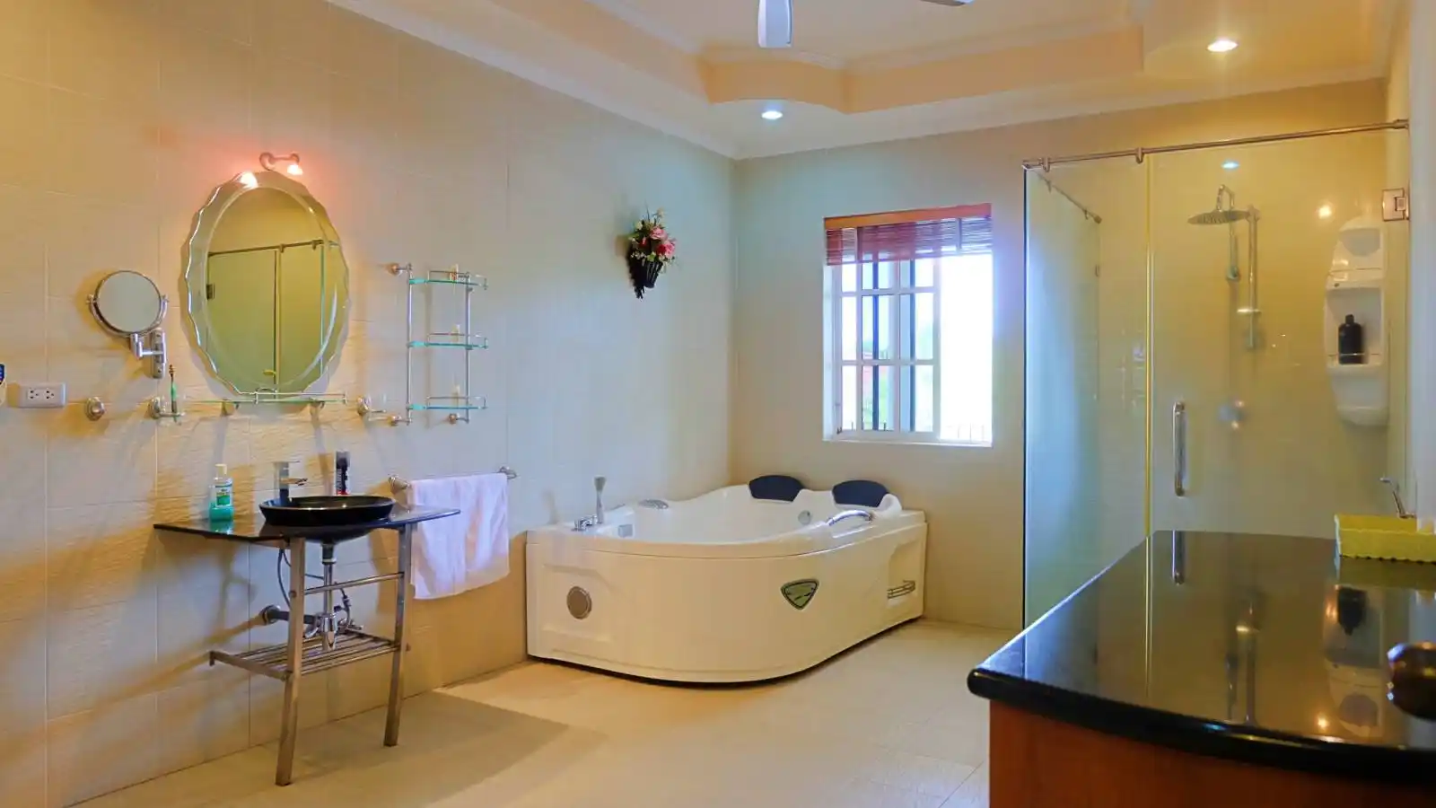 Pattaya, 10 Bedrooms Bedrooms, ,14 BathroomsBathrooms,House,For Sale,1527