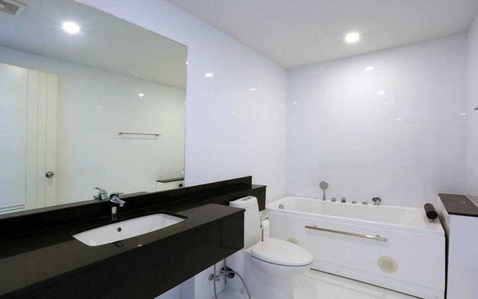 Spacious 3 bedroom condo for sale in Central Pattaya, Pattaya condo for sale, Pattaya condos, 3 bedroom condo Pattaya for sale, Real Estate Pattaya, Property Excellence
